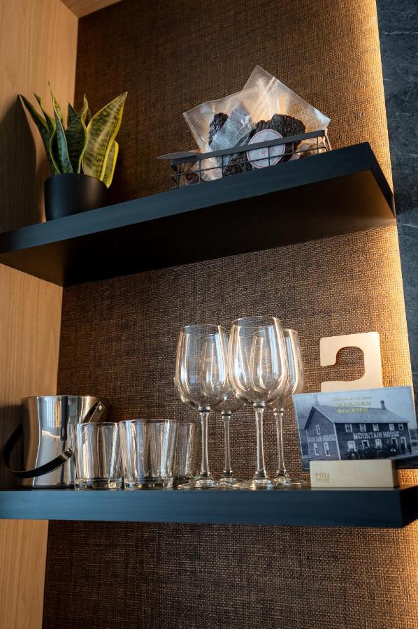 Mtn House By Basecamp Hotel Canmore Eksteriør billede