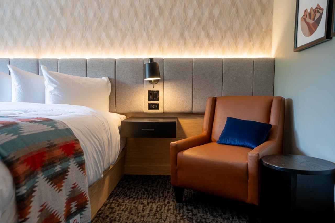 Mtn House By Basecamp Hotel Canmore Eksteriør billede