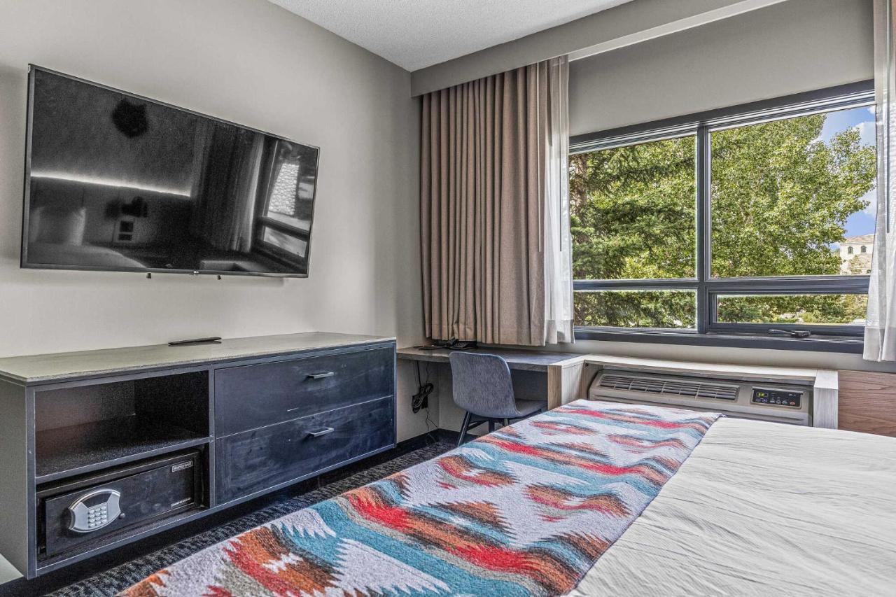 Mtn House By Basecamp Hotel Canmore Eksteriør billede