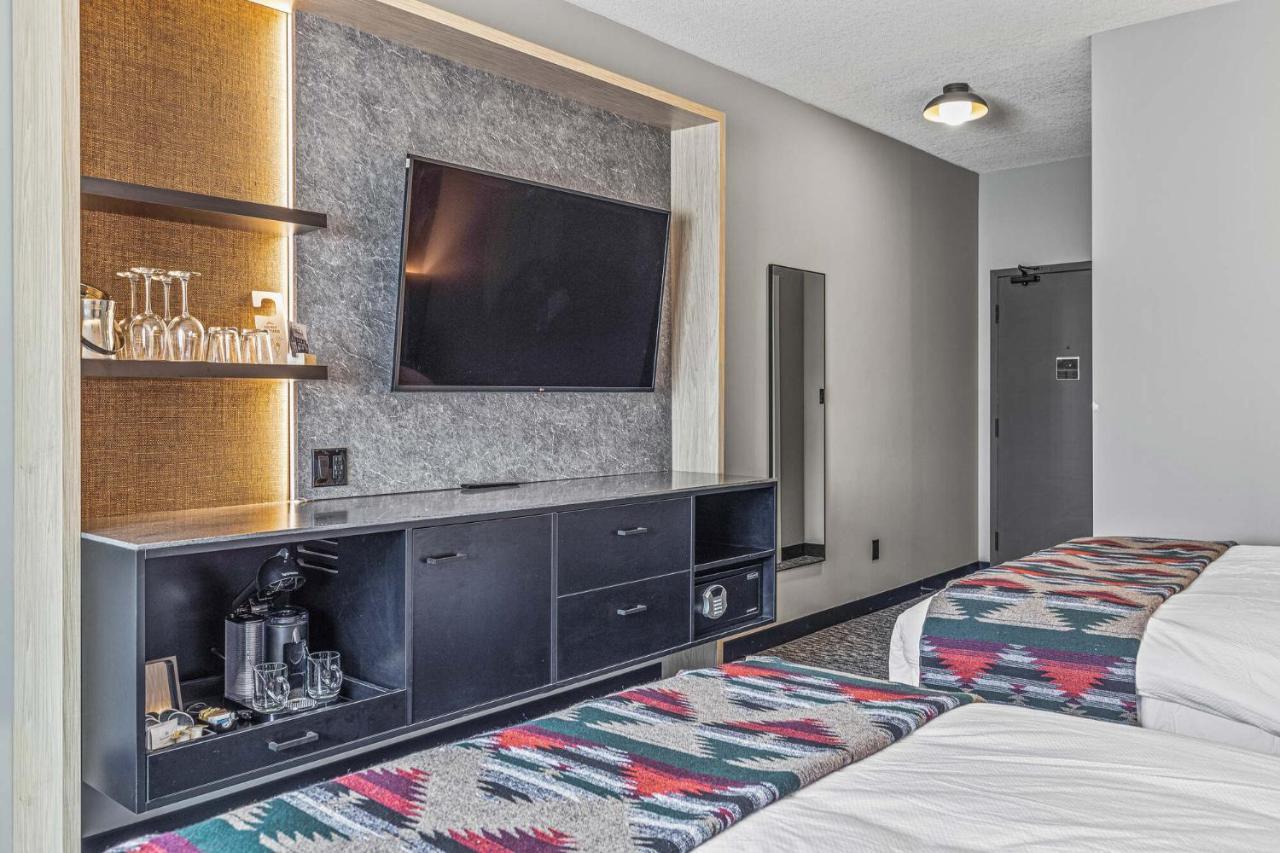 Mtn House By Basecamp Hotel Canmore Eksteriør billede