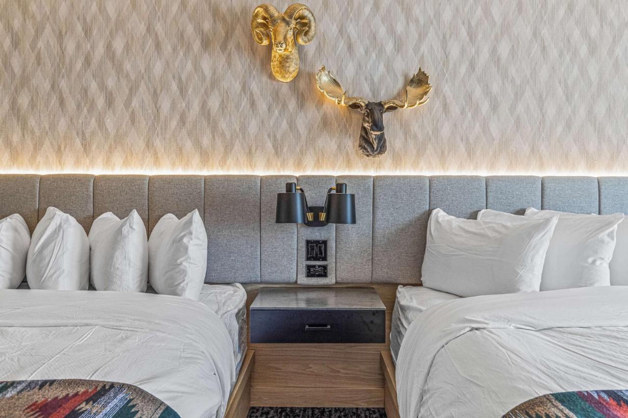 Mtn House By Basecamp Hotel Canmore Eksteriør billede
