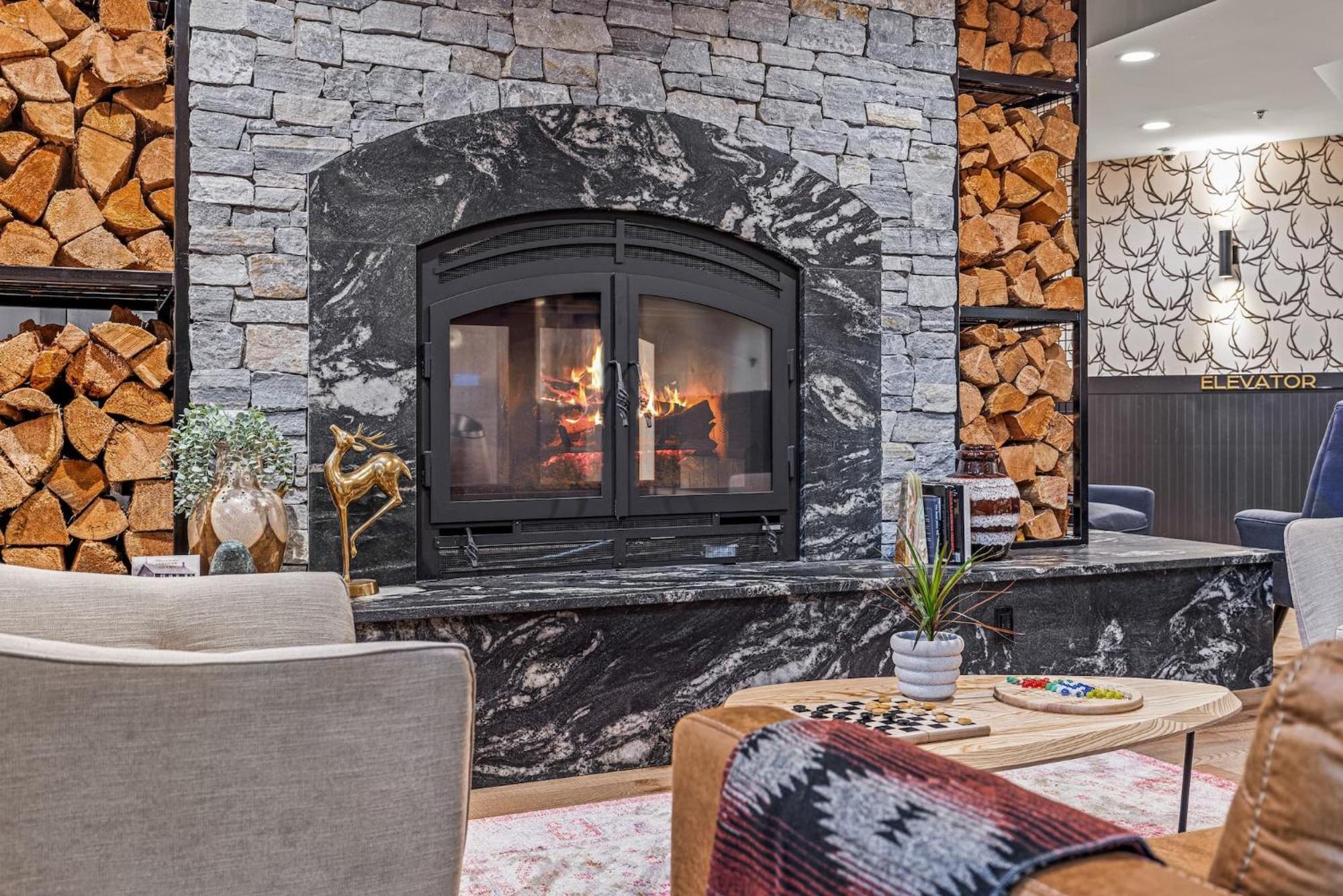 Mtn House By Basecamp Hotel Canmore Eksteriør billede