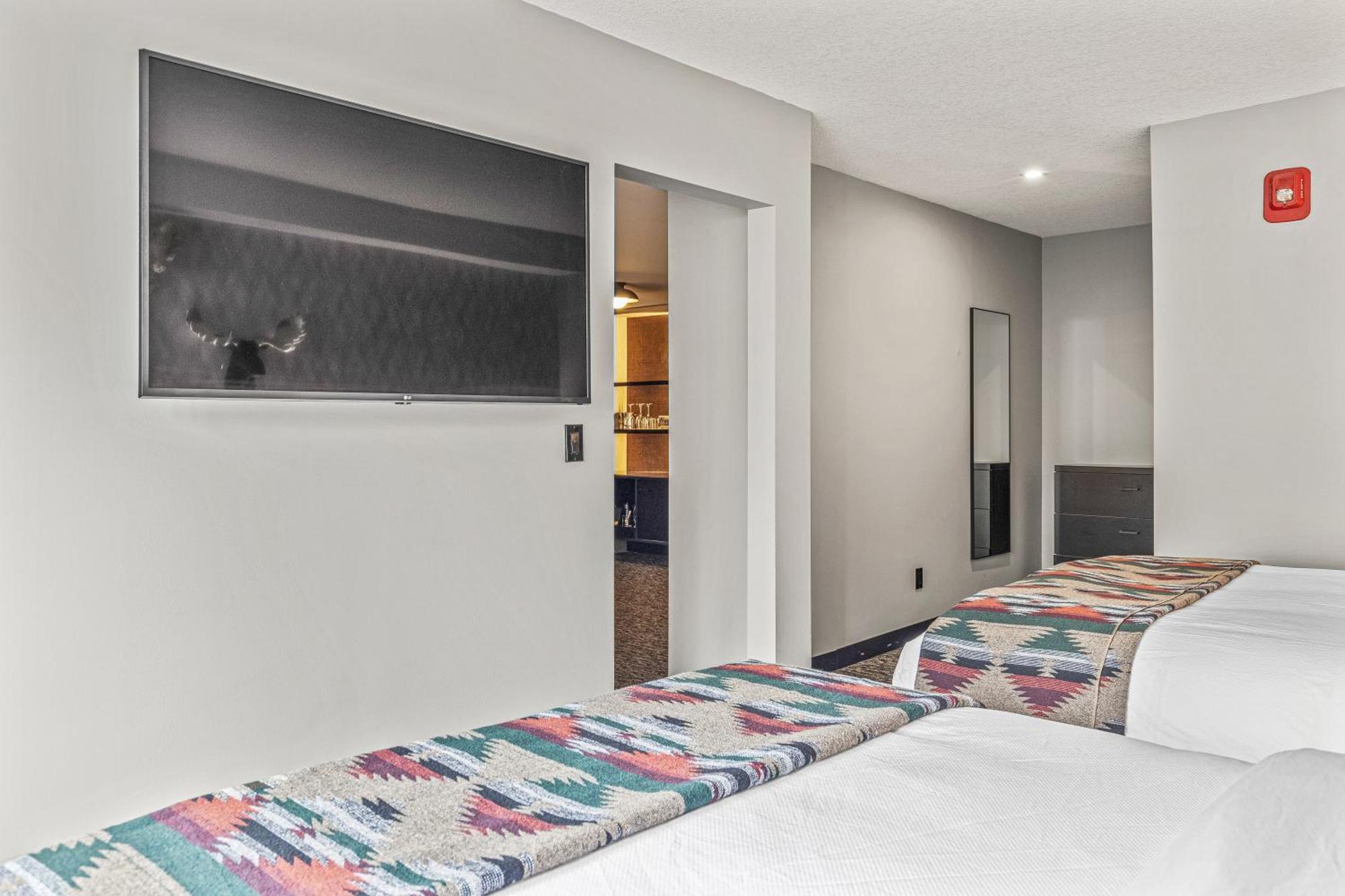 Mtn House By Basecamp Hotel Canmore Eksteriør billede
