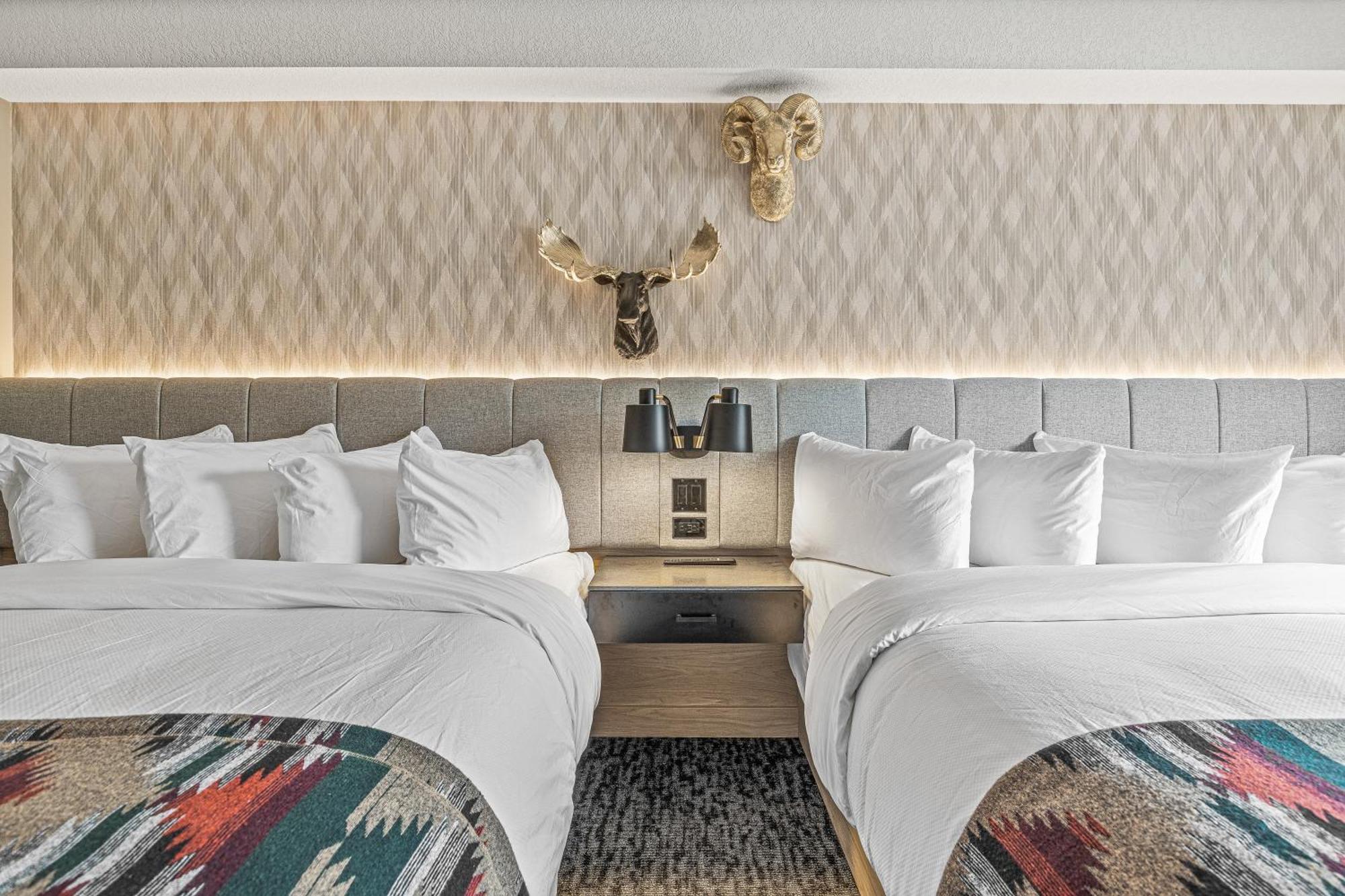 Mtn House By Basecamp Hotel Canmore Eksteriør billede