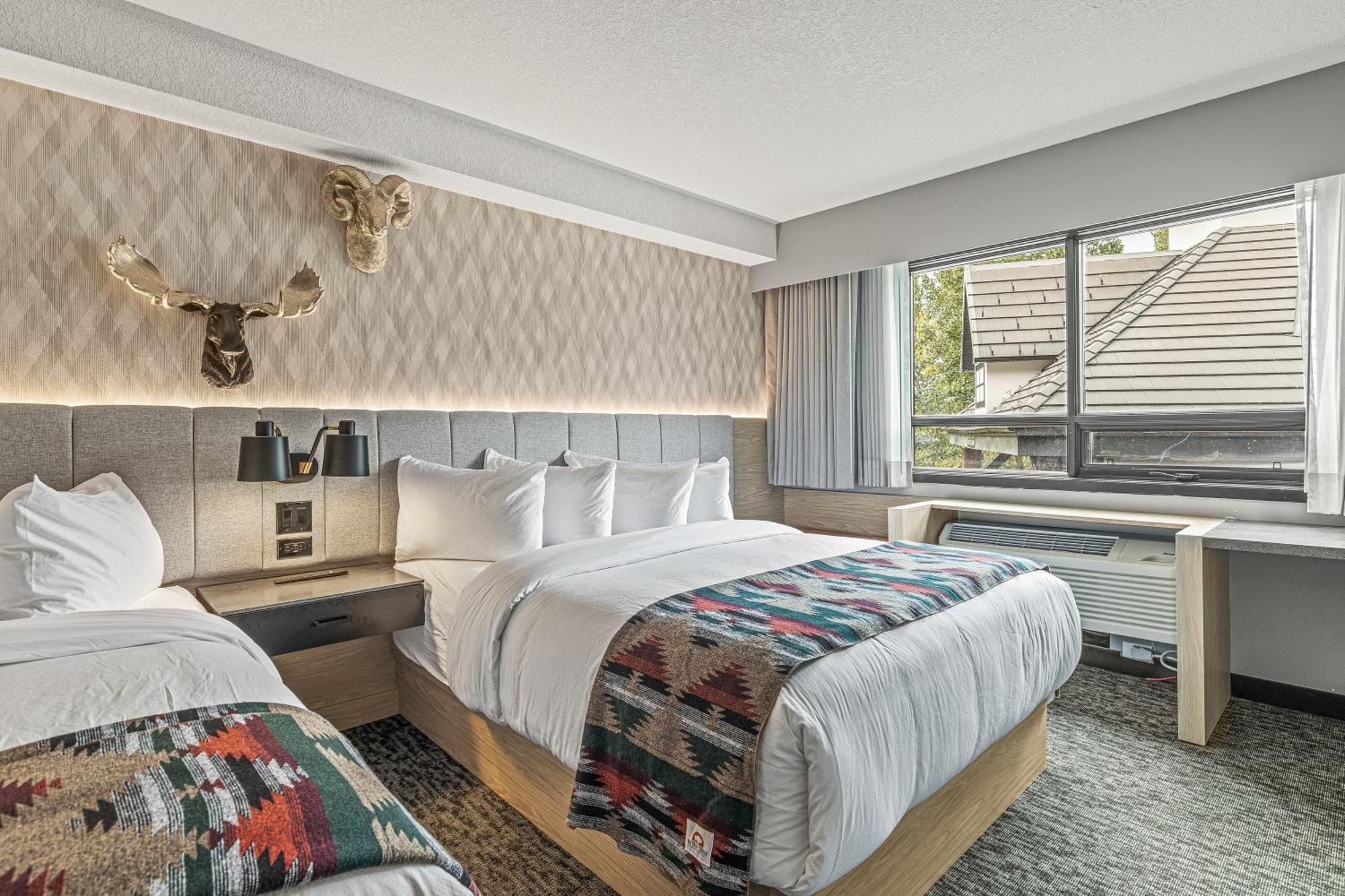 Mtn House By Basecamp Hotel Canmore Eksteriør billede