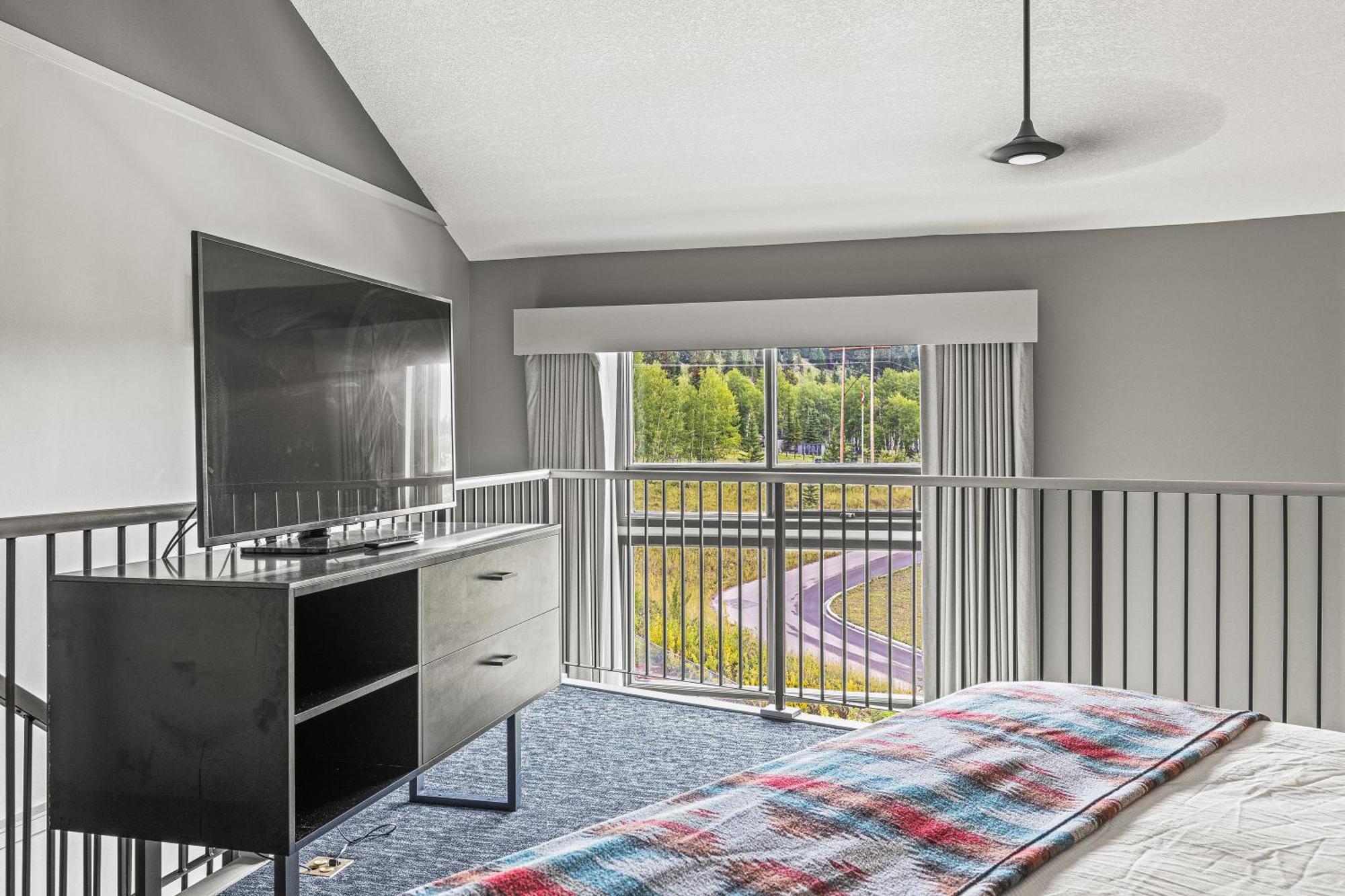 Mtn House By Basecamp Hotel Canmore Eksteriør billede