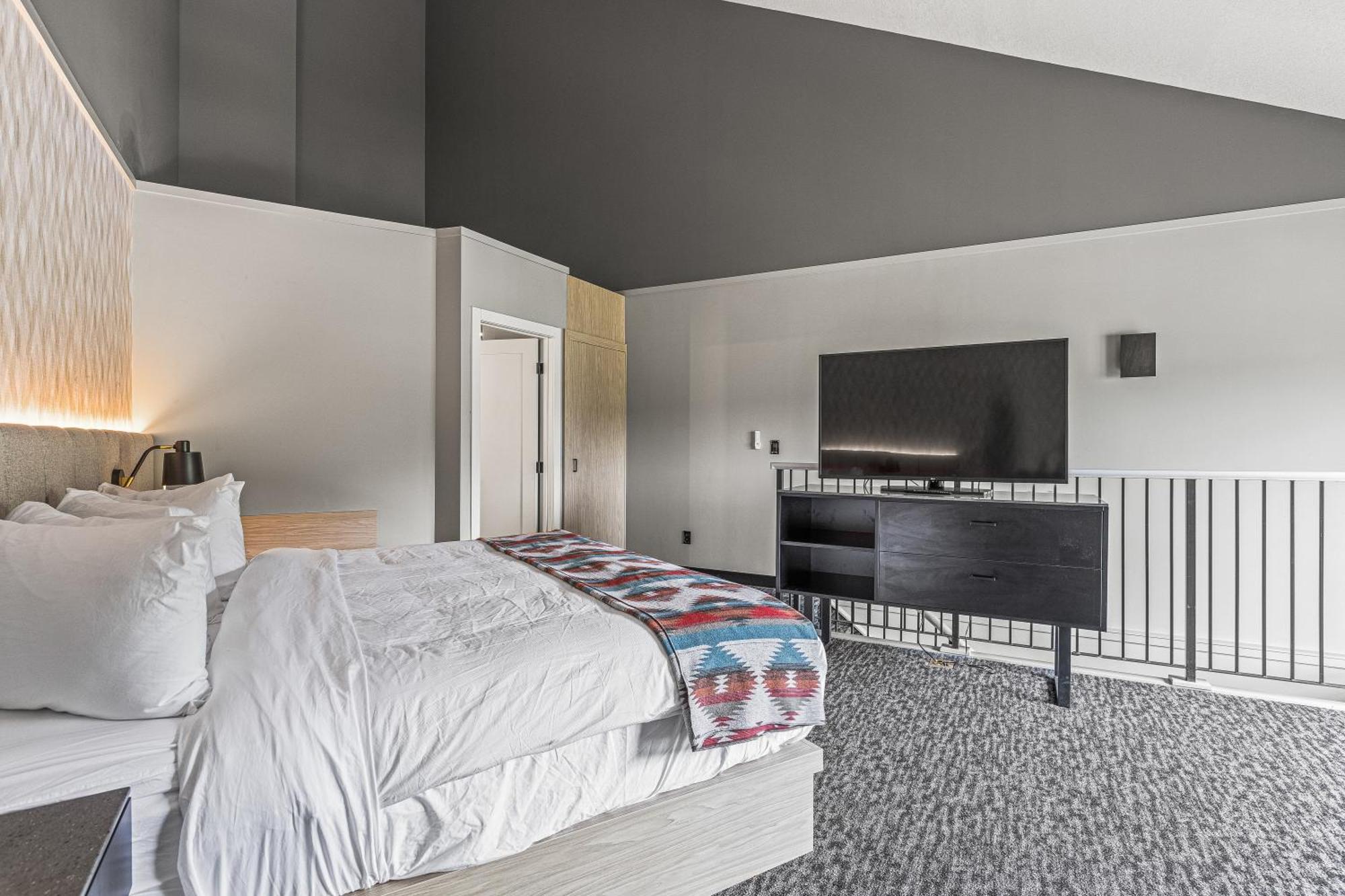 Mtn House By Basecamp Hotel Canmore Eksteriør billede