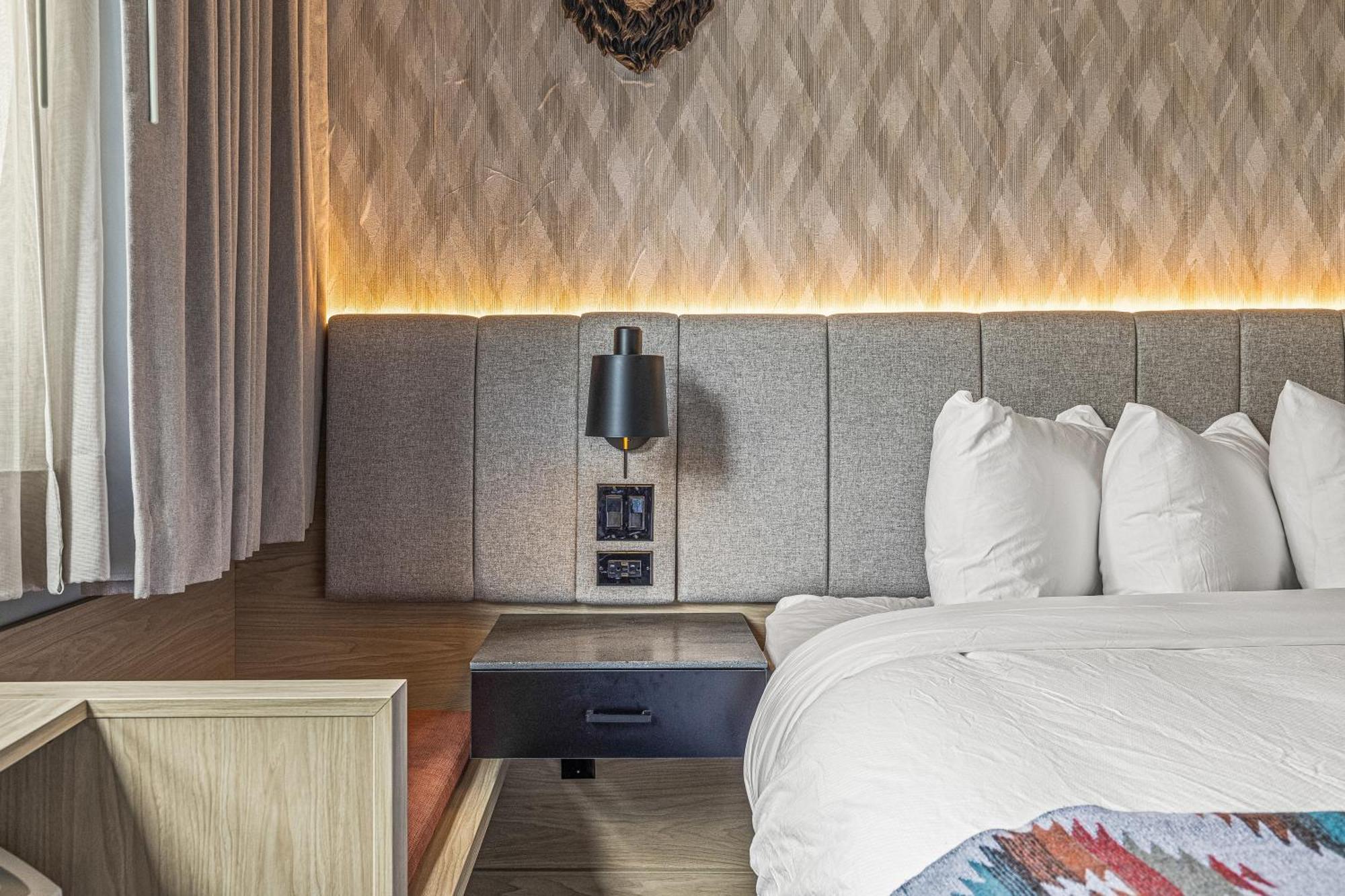Mtn House By Basecamp Hotel Canmore Eksteriør billede