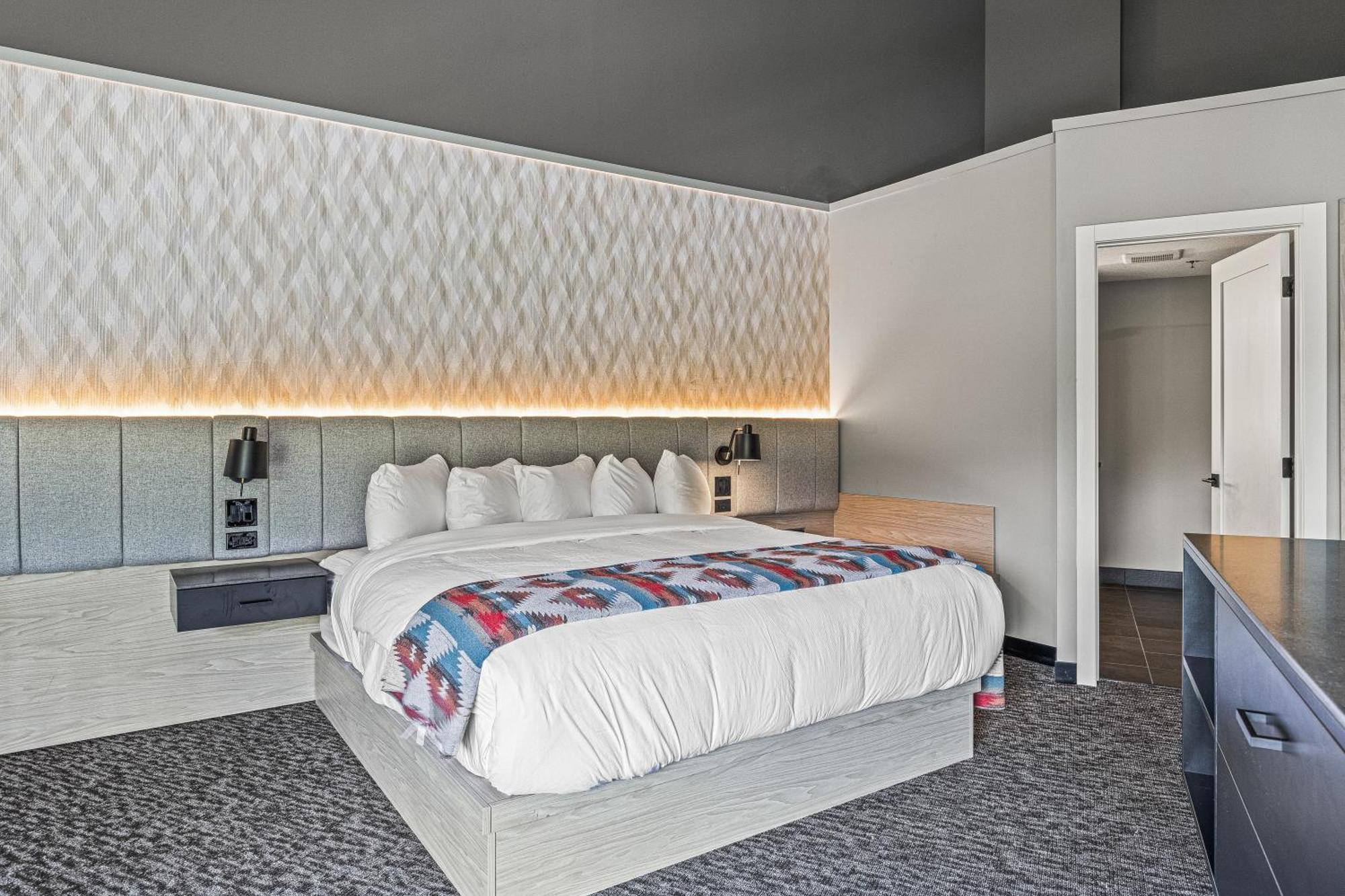 Mtn House By Basecamp Hotel Canmore Eksteriør billede