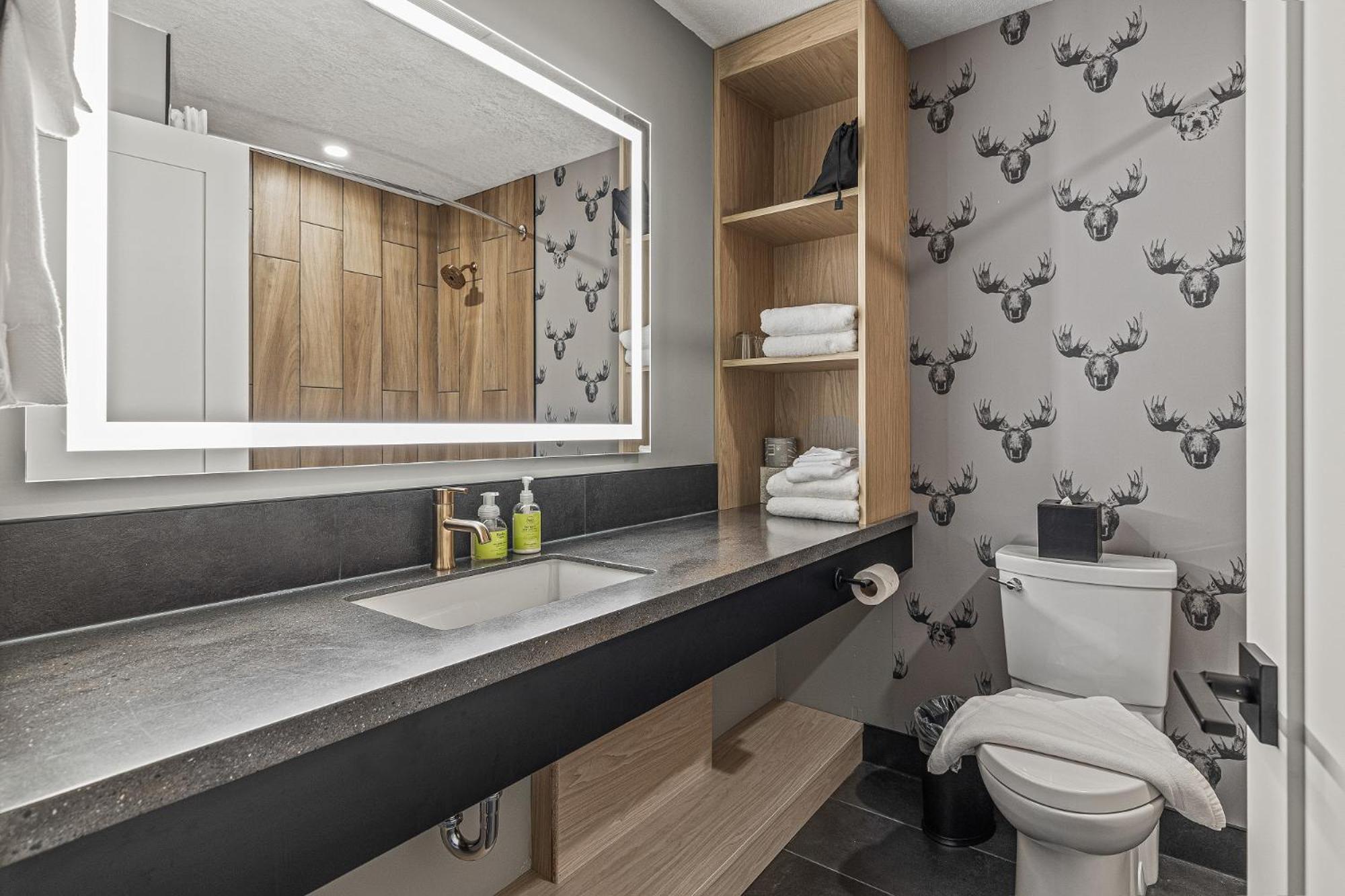 Mtn House By Basecamp Hotel Canmore Eksteriør billede